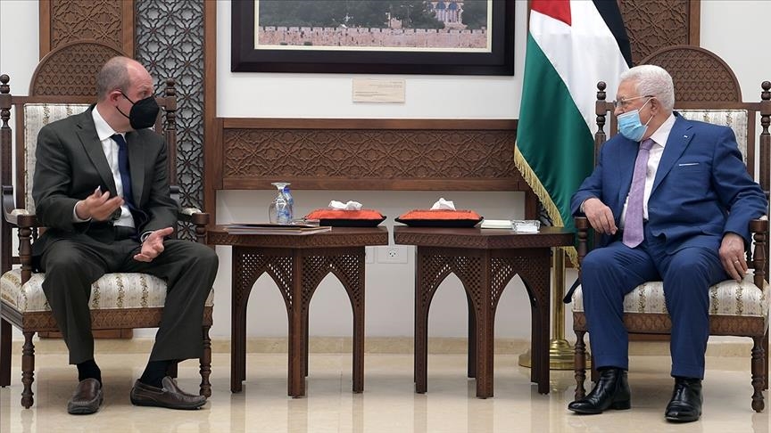 عباس يطلع المبعوث الأمريكي على "الأوضاع الخطيرة" بفلسطين